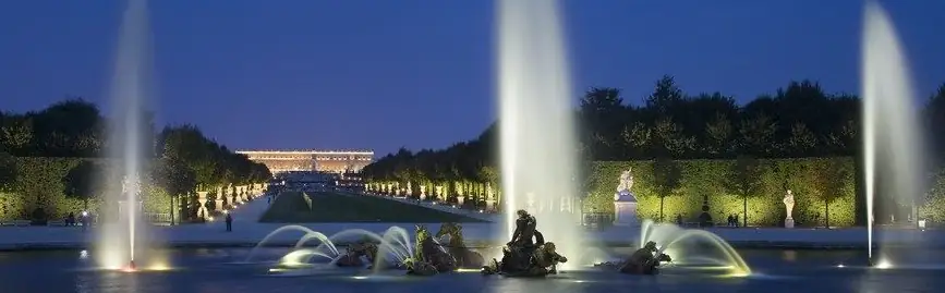 Les grandes eaux nocturnes du château de Versailles